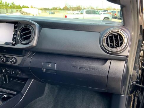 Used 2020 Toyota Tacoma TRD Off-Road image 17