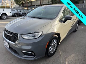 Used 2023 Chrysler Pacifica Touring-L video 1