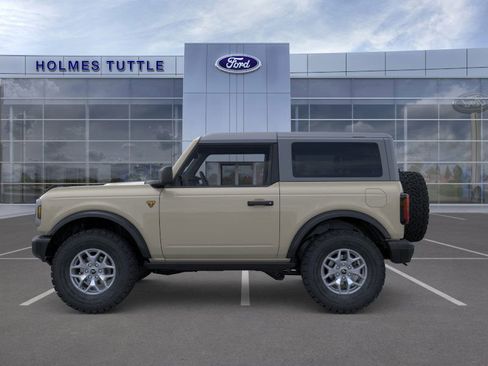New 2025 Ford Bronco Badlands image 3