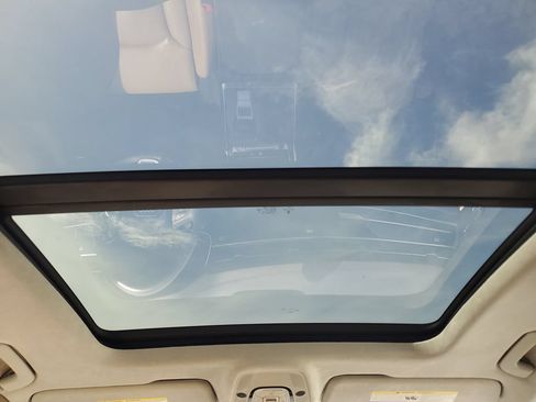 Used 2019 Audi Q8 Prestige w/ Luxury Package AWD/4WD image 16
