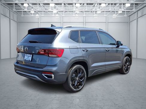 Certified 2023 Volkswagen Taos SE w/ Panoramic Sunroof Package FWD image 6