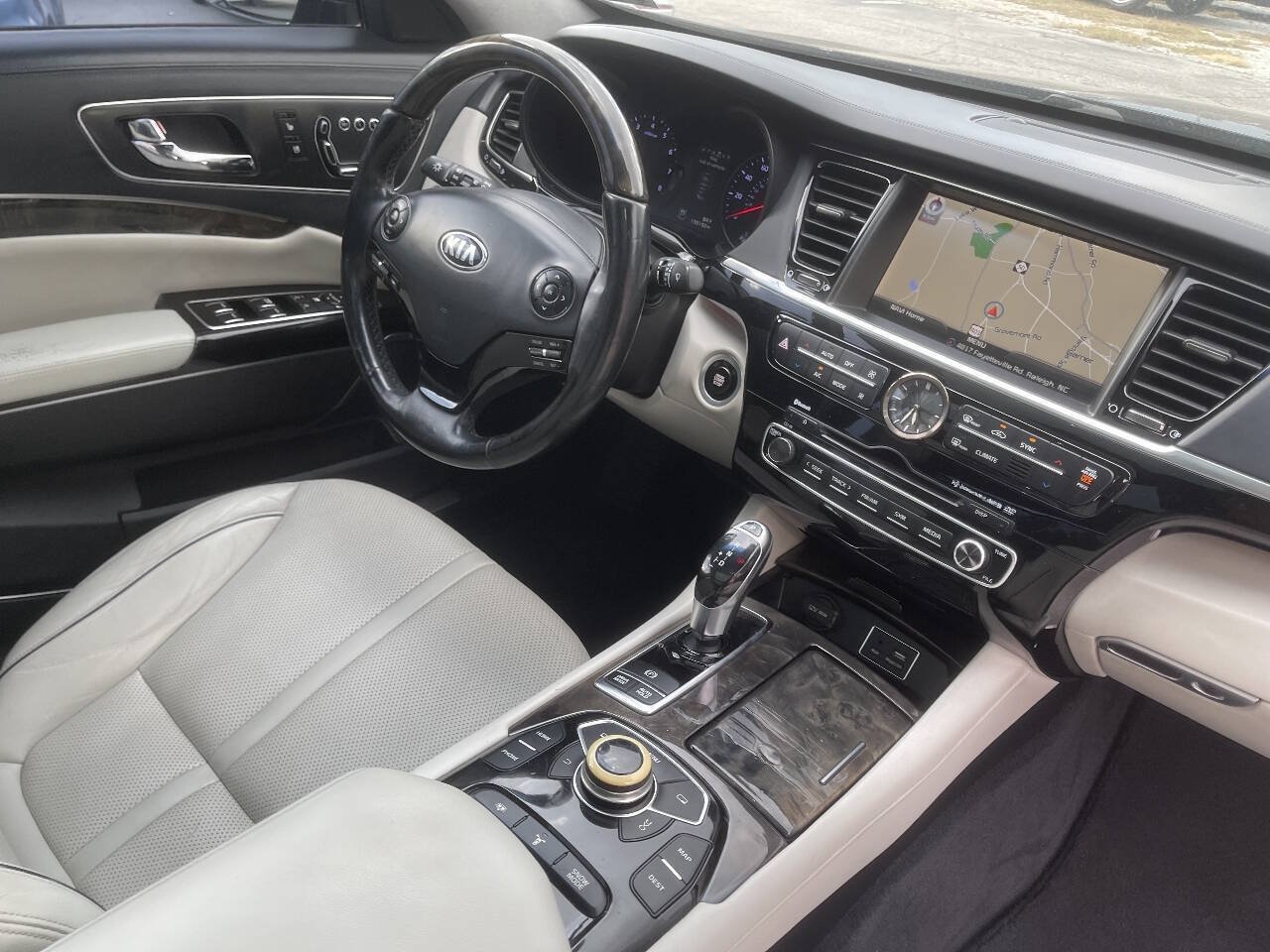 Used 2015 Kia K900 Luxury RWD image 33