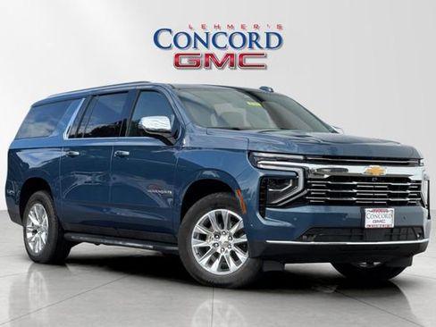 Used 2025 Chevrolet Suburban Premier image 2
