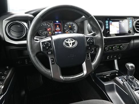 Used 2019 Toyota Tacoma TRD Sport AWD/4WD image 11