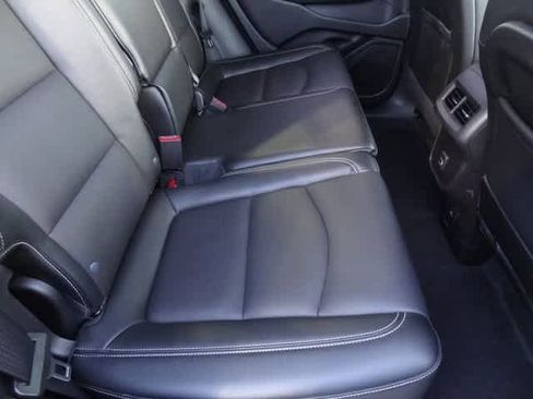 Used 2024 GMC Terrain SLT image 11