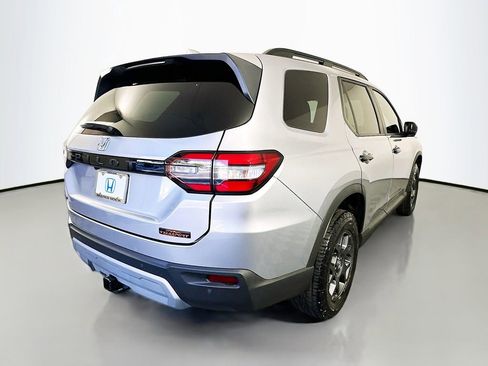 Certified 2025 Honda Pilot TrailSport image 5