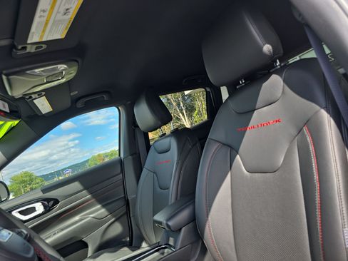 New 2025 Jeep Compass Trailhawk w/ Trailhawk Elite Group image 11