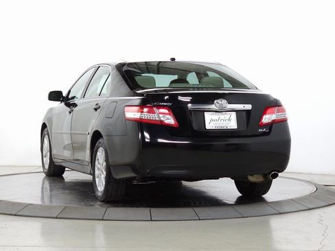 Used 2011 Toyota Camry XLE image 5