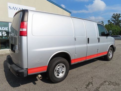 Used 2017 Chevrolet Express 2500 image 4