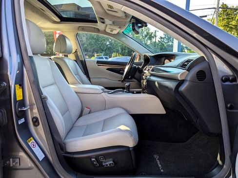 Used 2013 Lexus LS 460 AWD image 31