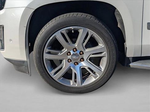 Used 2017 Cadillac Escalade ESV Luxury image 29