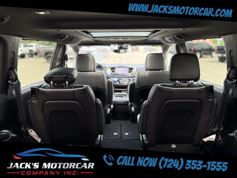 Used 2026 Chrysler Pacifica Limited FWD image 34