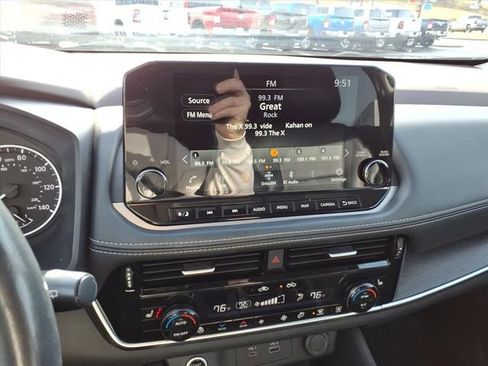 Used 2021 Nissan Rogue SL w/ Premium Package image 17