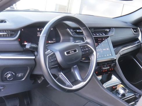 Used 2021 Jeep Grand Cherokee L Laredo image 13