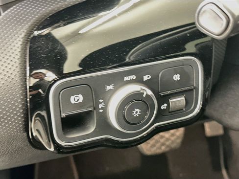Used 2025 Mercedes-Benz CLA 250 4MATIC image 17