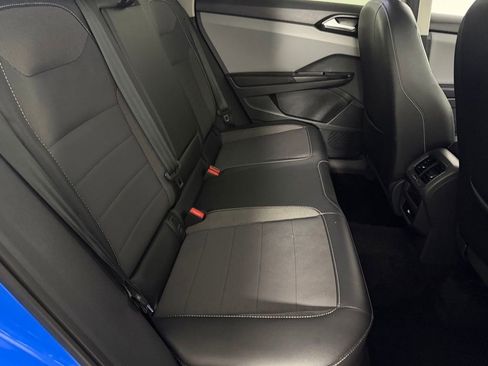 Used 2023 Volkswagen Taos SE w/ Panoramic Sunroof Package FWD image 28