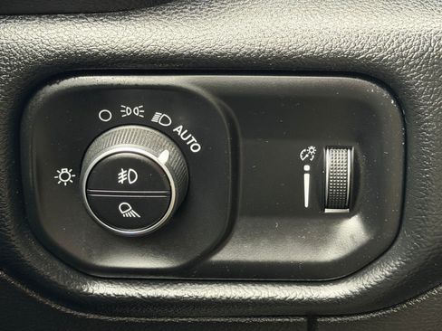 Used 2020 RAM 1500 Big Horn AWD/4WD image 40