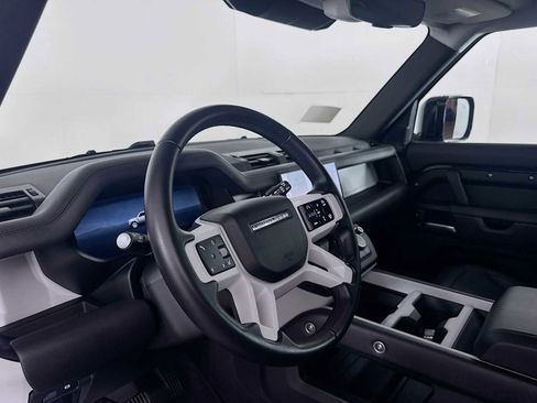 Used 2025 Land Rover Defender 110 S image 9