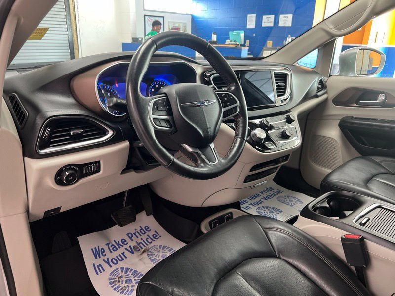 Used 2019 Chrysler Pacifica Touring-L Plus FWD image 20