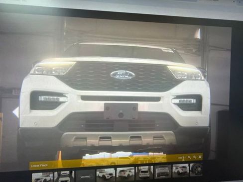 Used 2020 Ford Explorer Platinum w/ Premium Technology Package AWD/4WD image 3