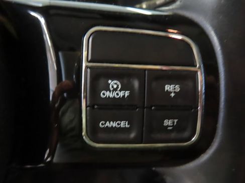 Used 2017 Jeep Wrangler Unlimited Sahara AWD/4WD image 18