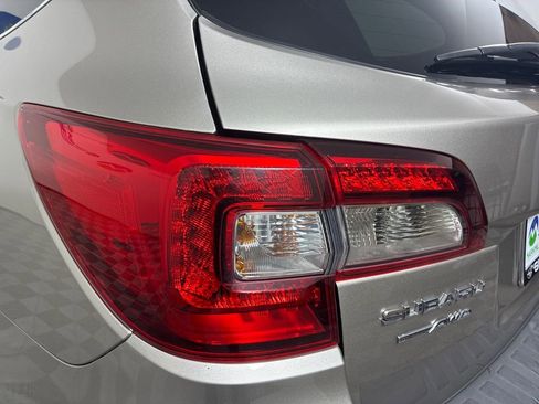 Used 2016 Subaru Outback 2.5i Premium image 11