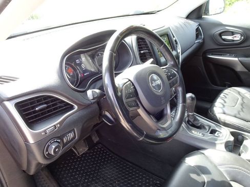 Used 2020 Jeep Cherokee Latitude Plus w/ Cold Weather Group AWD/4WD image 13