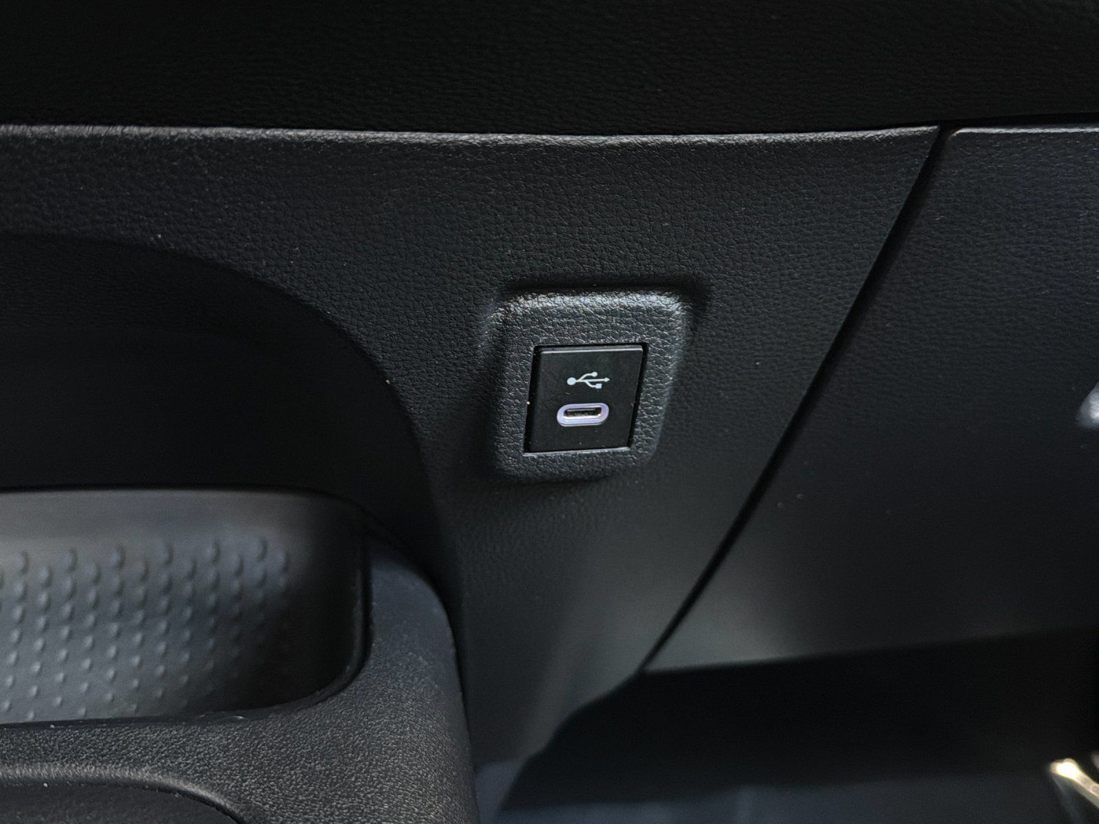 Used 2025 Toyota Corolla LE FWD image 26