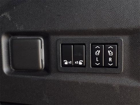 Used 2021 Chevrolet Tahoe LT w/ LT Signature Package image 13