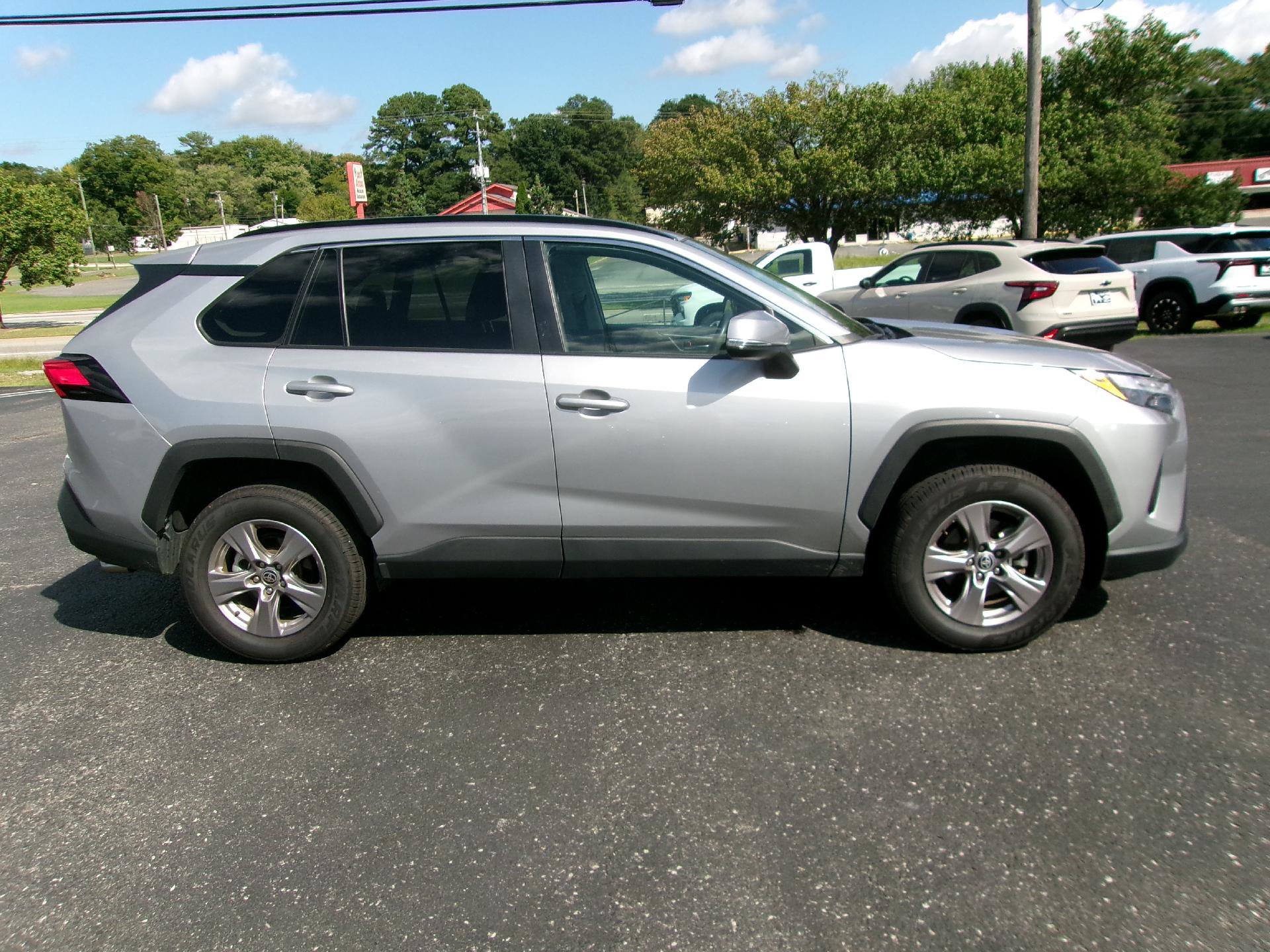 Used 2025 Toyota RAV4 XLE FWD image 2