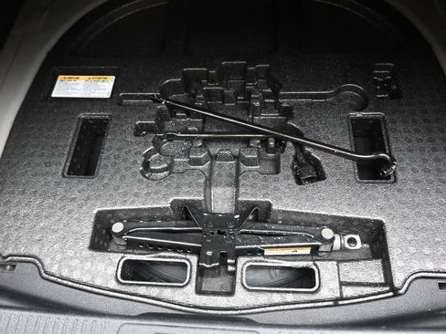 Used 2019 Toyota Camry XLE image 46