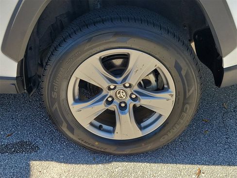 Used 2024 Toyota RAV4 XLE image 5