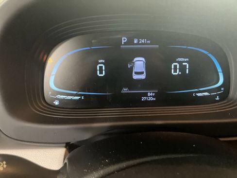 Used 2023 Hyundai Venue SEL FWD image 10