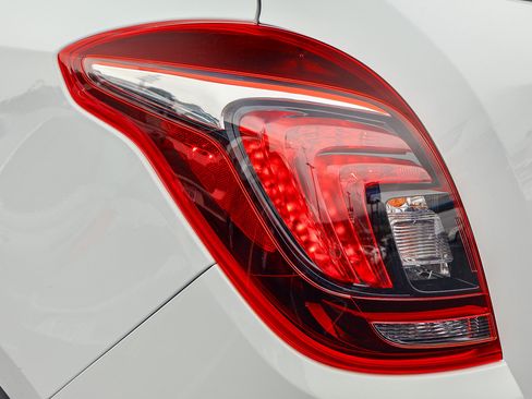 Used 2021 Buick Encore Preferred FWD image 23