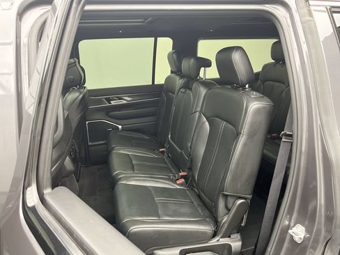 Used 2023 Jeep Wagoneer 4WD w/ Premium Group I image 13