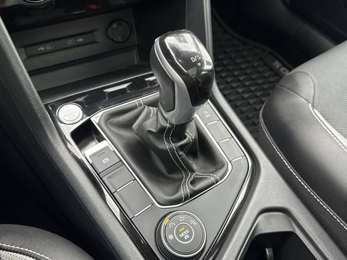 Certified 2022 Volkswagen Taos SEL w/ Panoramic Sunroof Package image 23