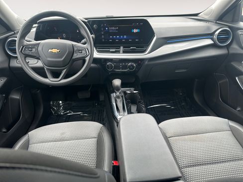 Used 2024 Chevrolet Trax LT FWD image 10