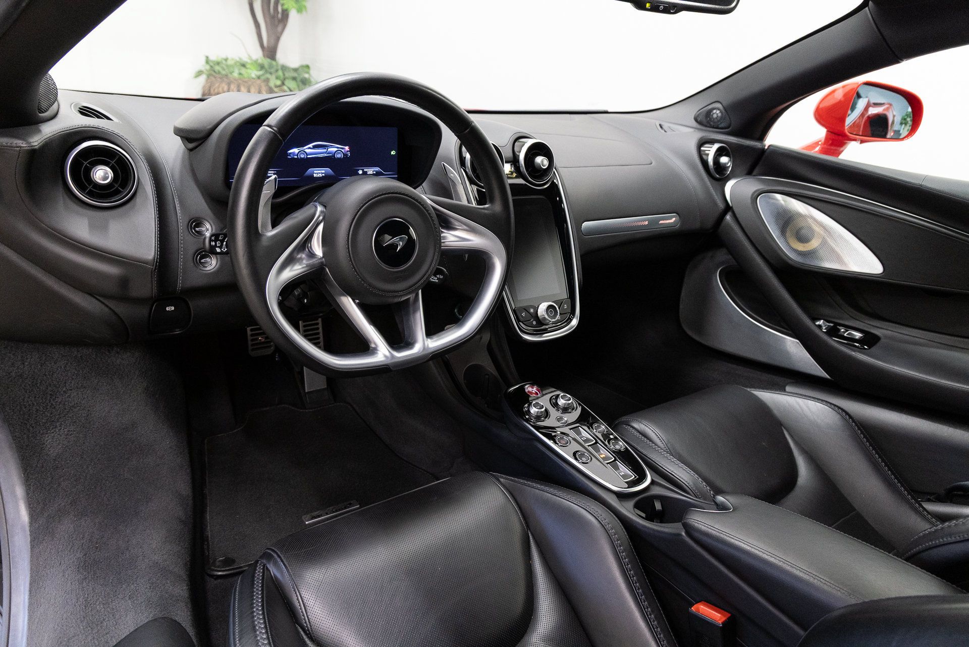 Used 2021 McLaren GT RWD image 5
