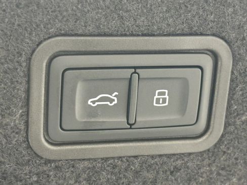 Used 2025 Audi S8 image 22