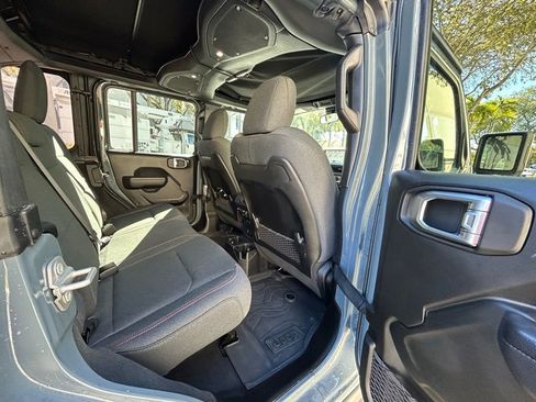 Used 2024 Jeep Wrangler Unlimited Rubicon image 35