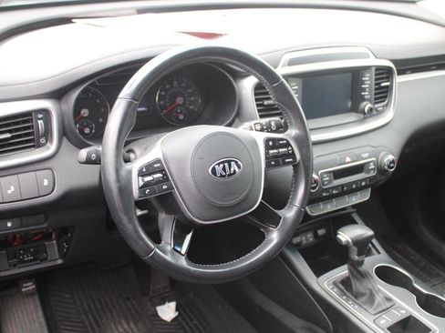 Used 2019 Kia Sorento S FWD image 9