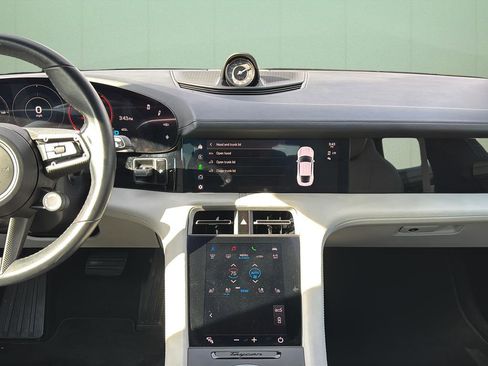 Used 2021 Porsche Taycan 4S image 22