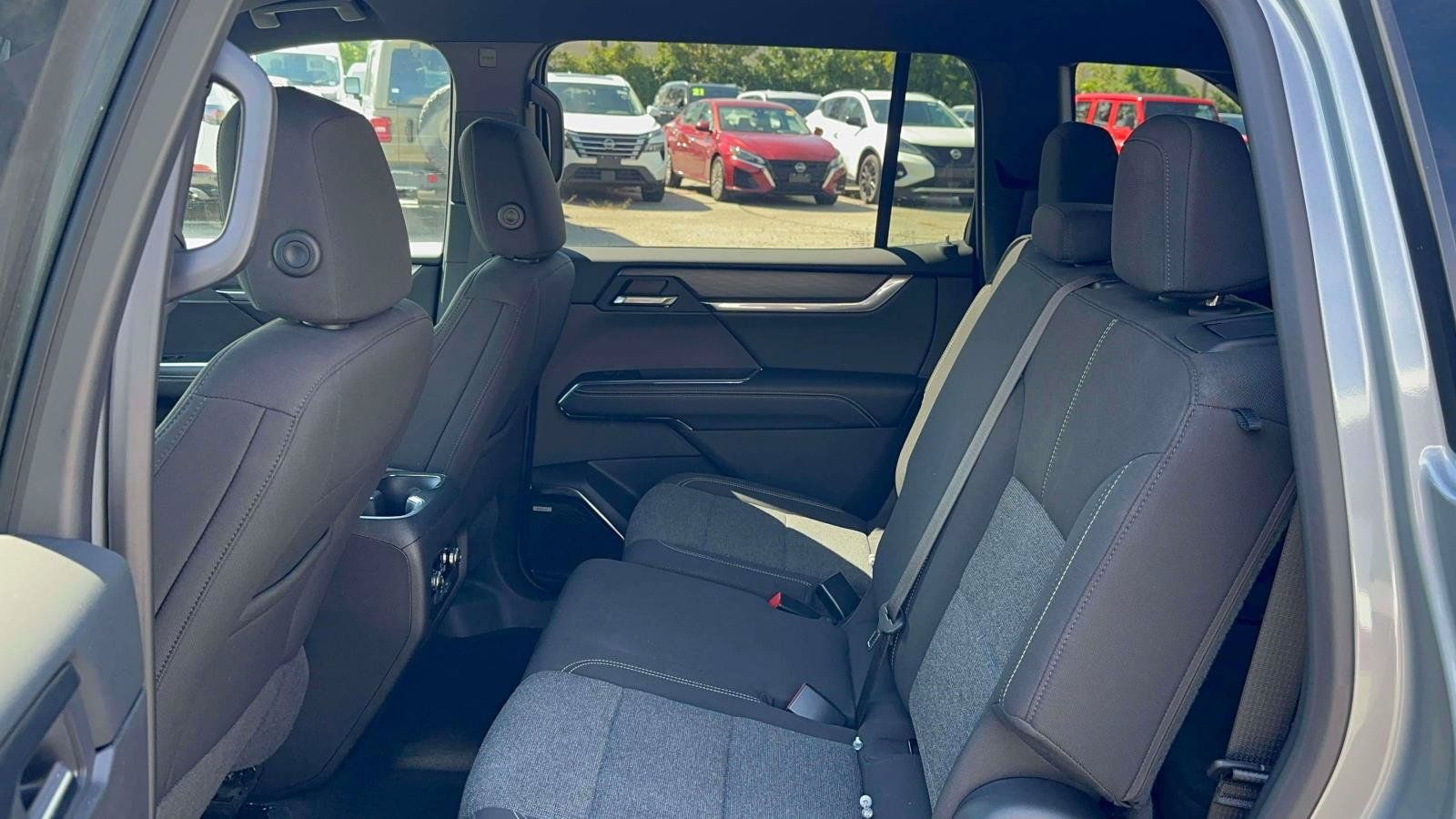 Used 2025 GMC Acadia Elevation AWD/4WD image 10