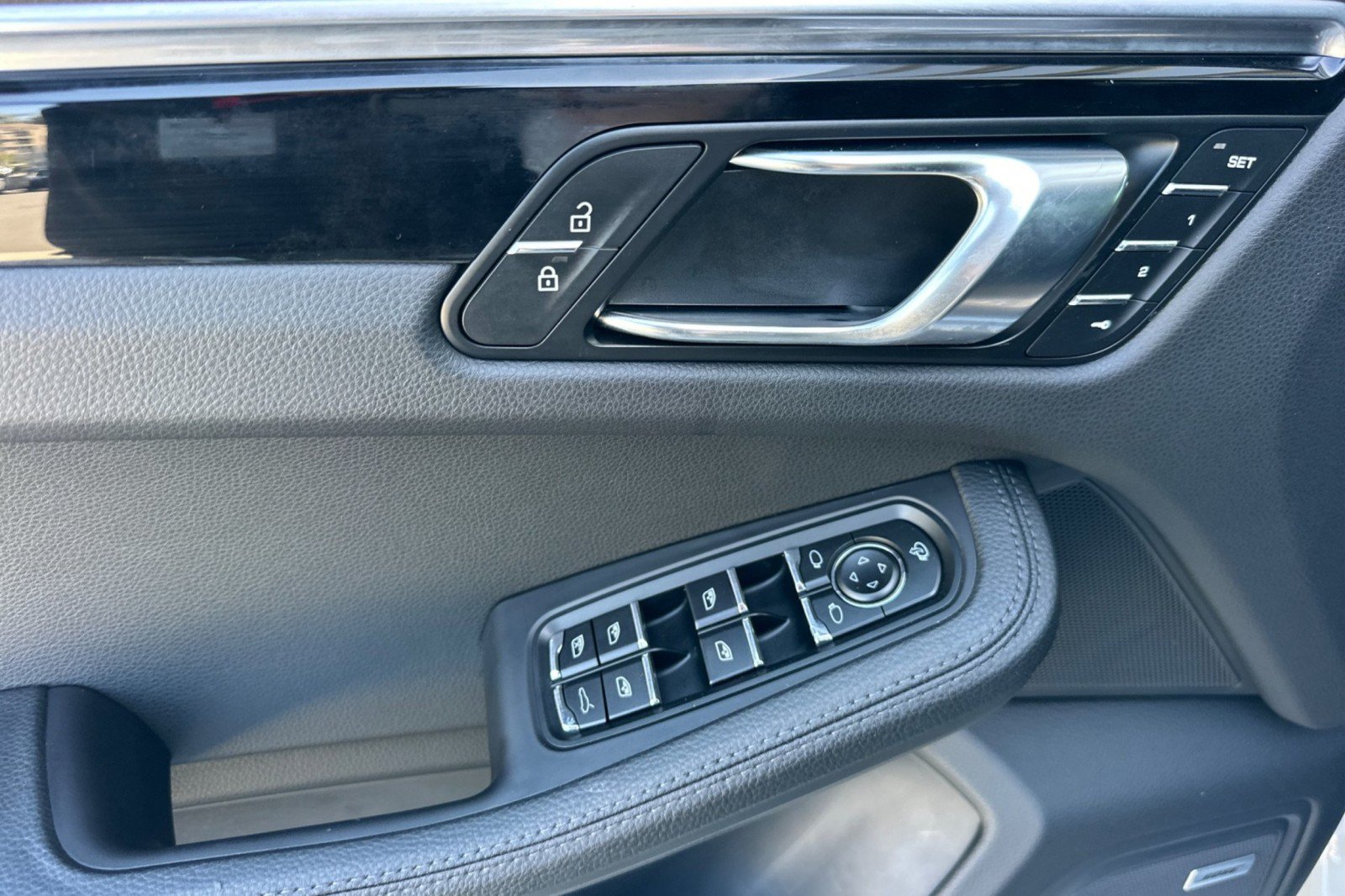 Certified 2023 Porsche Macan S AWD/4WD image 12