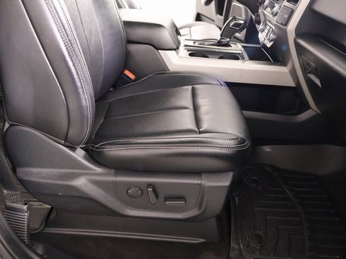 Used 2019 Ford F150 Lariat w/ Equipment Group 502A Luxury image 15