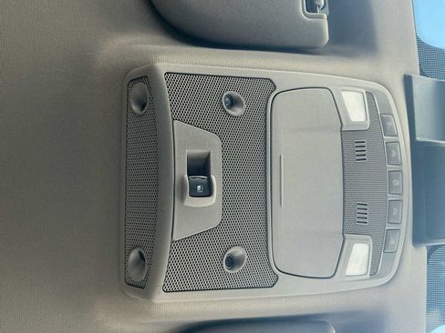 Used 2019 Ford F150 Lariat w/ Equipment Group 502A Luxury AWD/4WD image 18