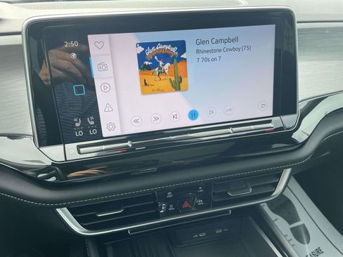 Used 2025 Volkswagen Atlas Cross Sport SE image 26