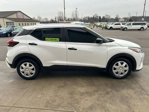 Used 2021 Nissan Kicks S image 4