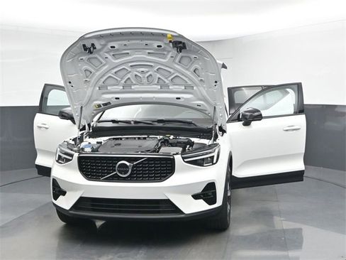 Used 2024 Volvo XC40 B5 Plus image 50