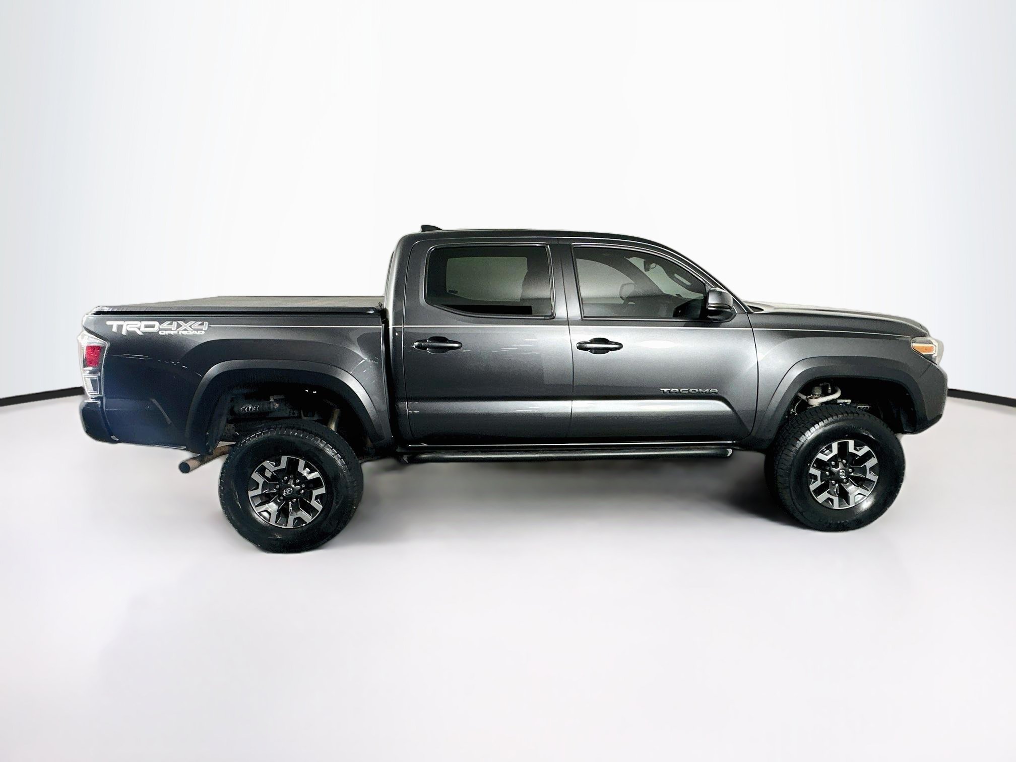 Used 2020 Toyota Tacoma TRD Off-Road w/ TRD Premium Off Road Package AWD/4WD image 10